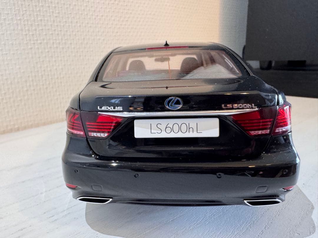 Lexus LS600h ブラック 1/18 ミニカー