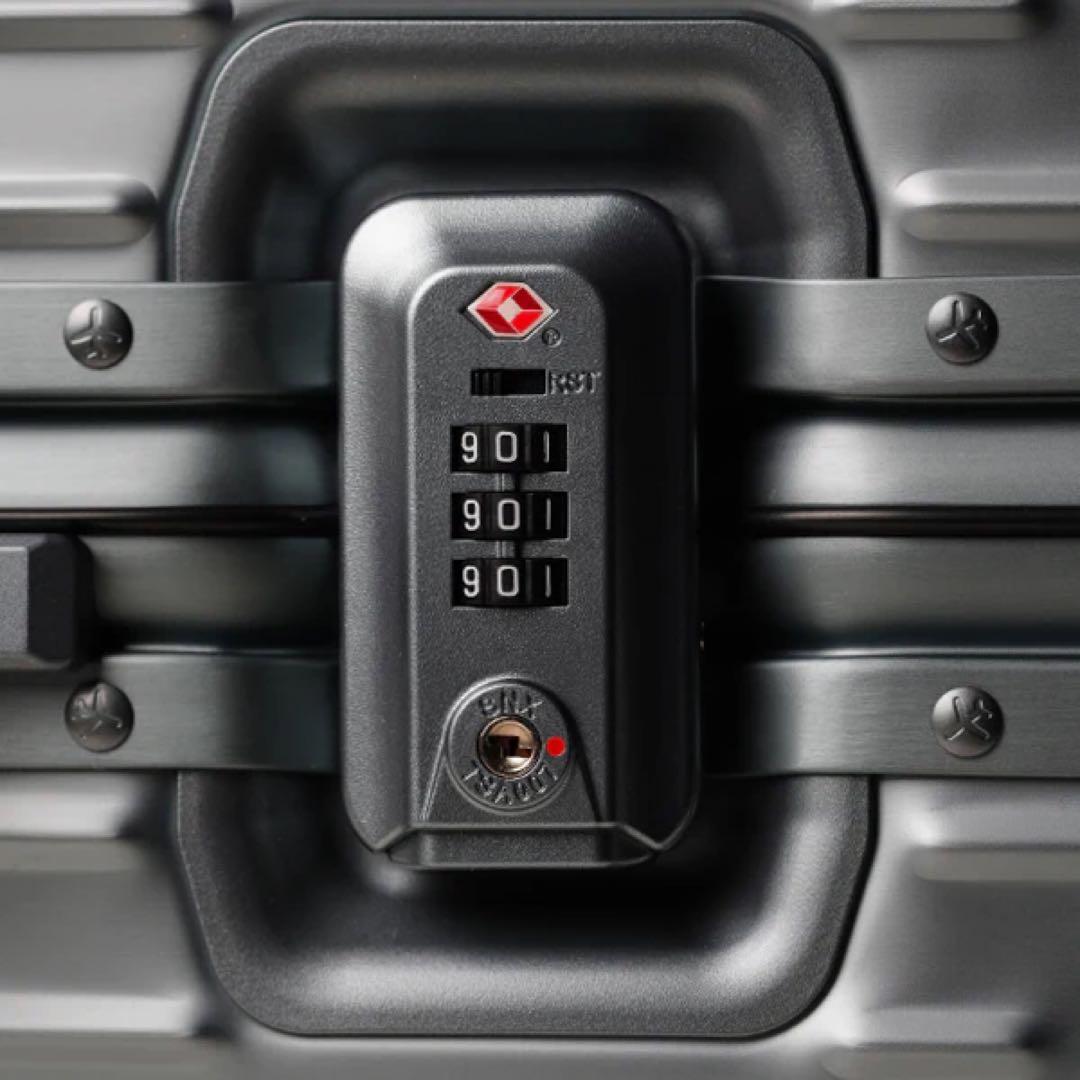 新型・新作・新品未使用 イノベーター・アルミキャリーケース・クールグレー・70L