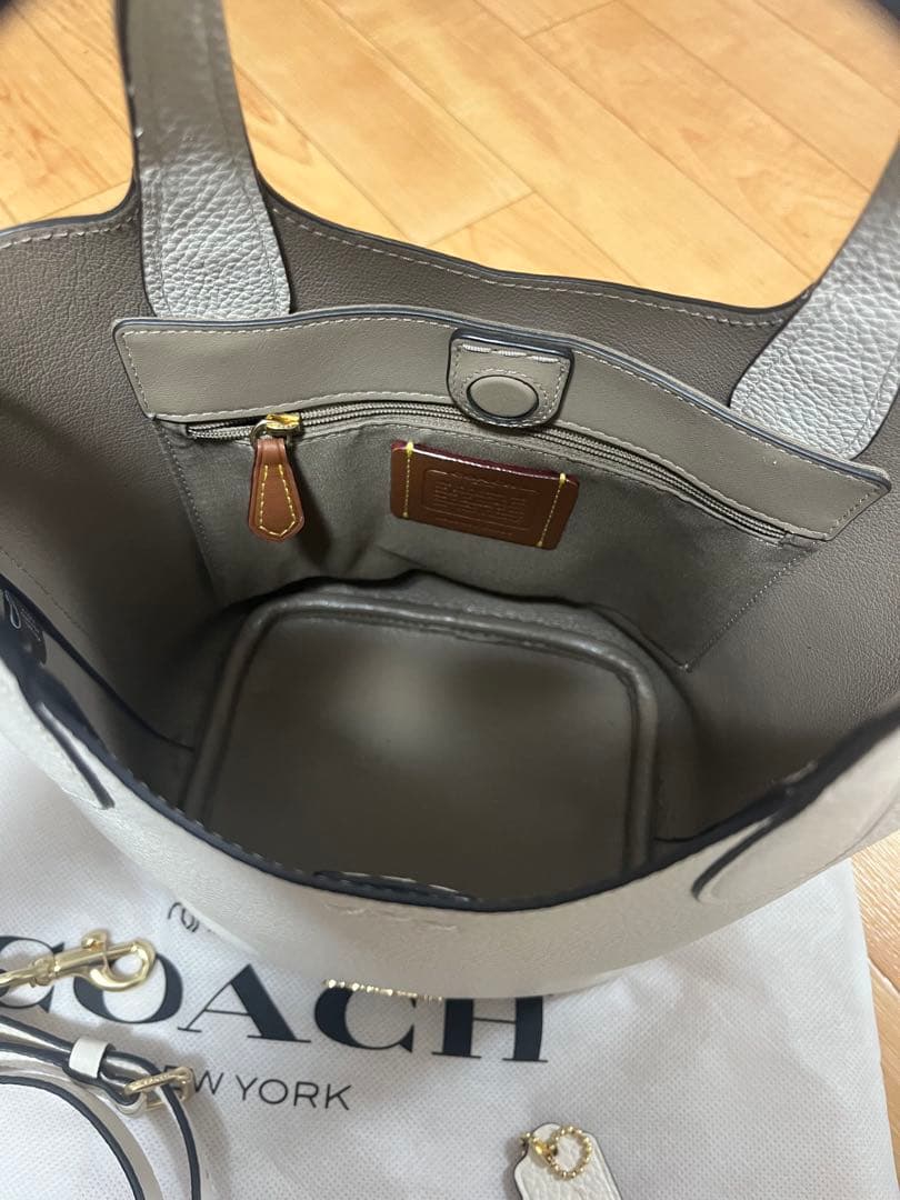 COACH ハンナバケットバッグ　ホワイト