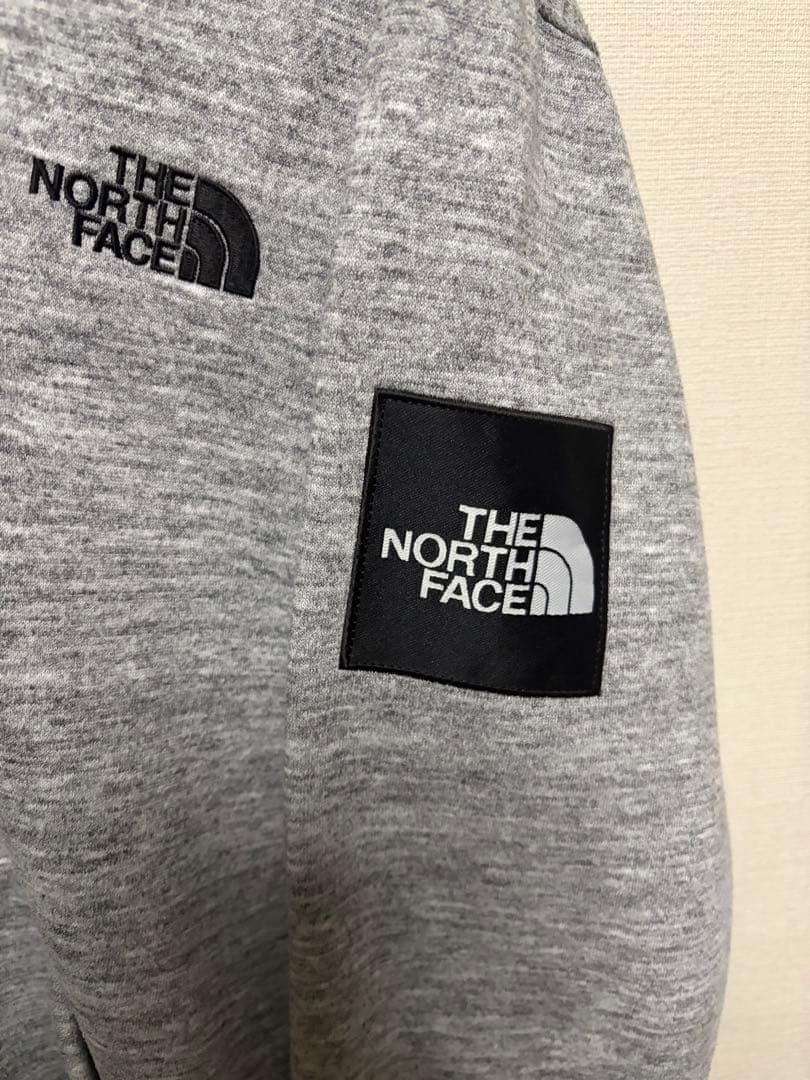 THE NORTH FACE スクエアロゴ　グレー ジップアップパーカー裏起毛