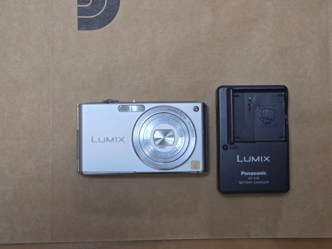 Lumix DMC-FX33 シルバー コンパクトデジタルカメラ 本体