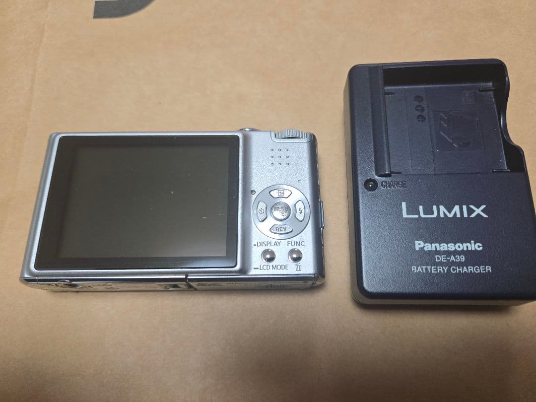 Lumix DMC-FX33 シルバー コンパクトデジタルカメラ 本体