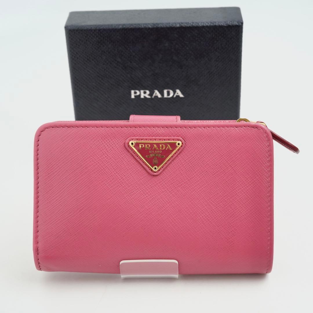 【未使用に近い】PRADA L字　サフィアーノ　三角プレート　トライアングル