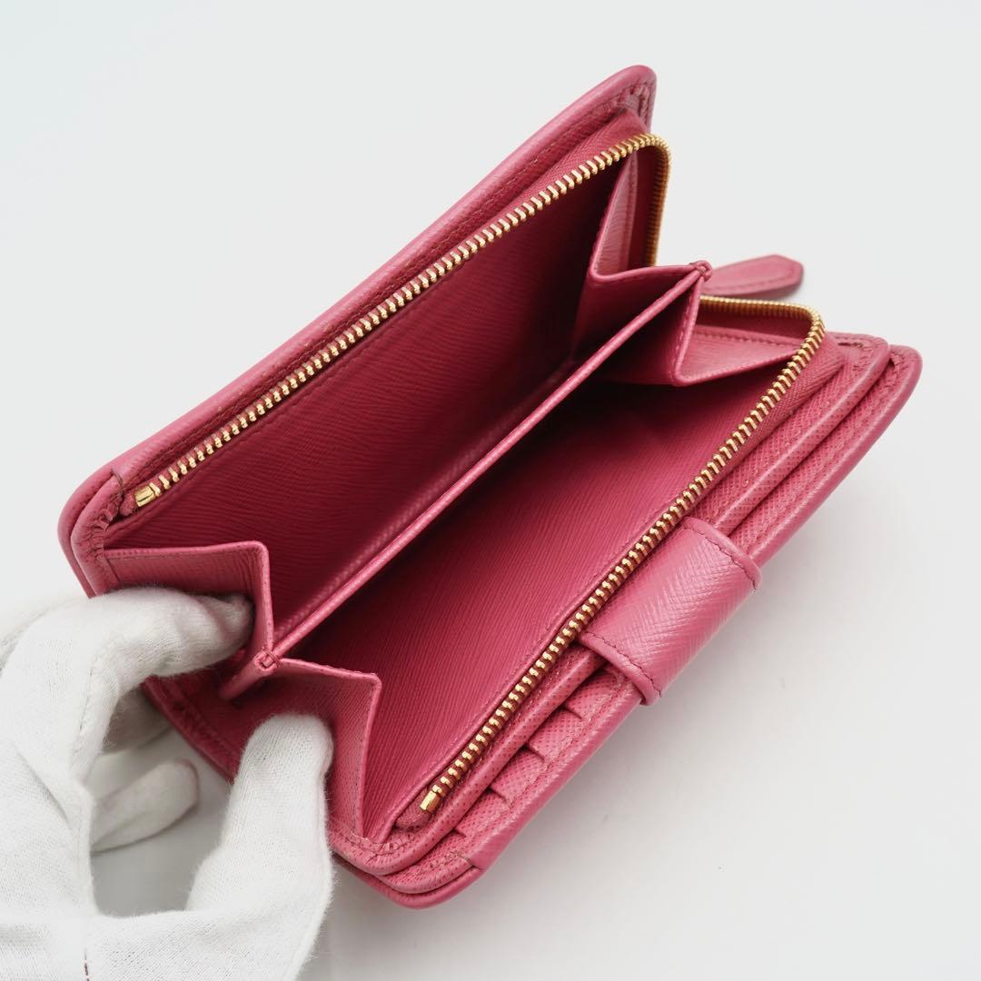 【未使用に近い】PRADA L字　サフィアーノ　三角プレート　トライアングル