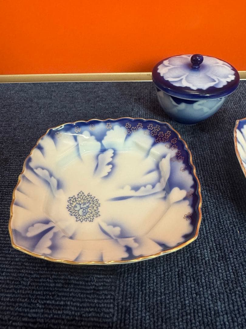 1706 深川製磁　牡丹金ミル　湯呑蓋付1客　皿2客