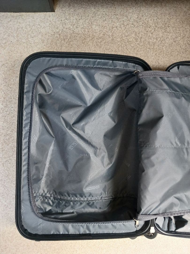 【新品未使用品】キャリーケース　アメリカンツーリスター　機内持ち込み可　黒色