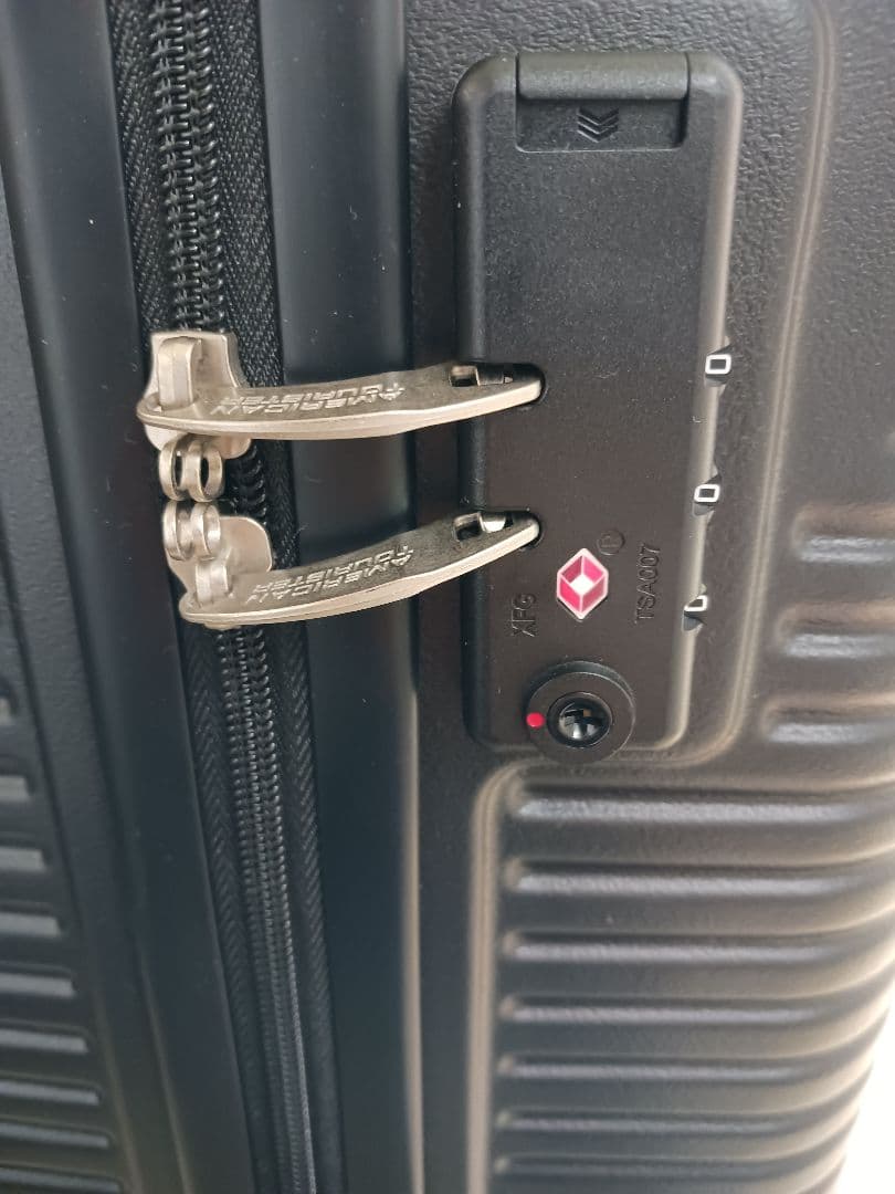 【新品未使用品】キャリーケース　アメリカンツーリスター　機内持ち込み可　黒色