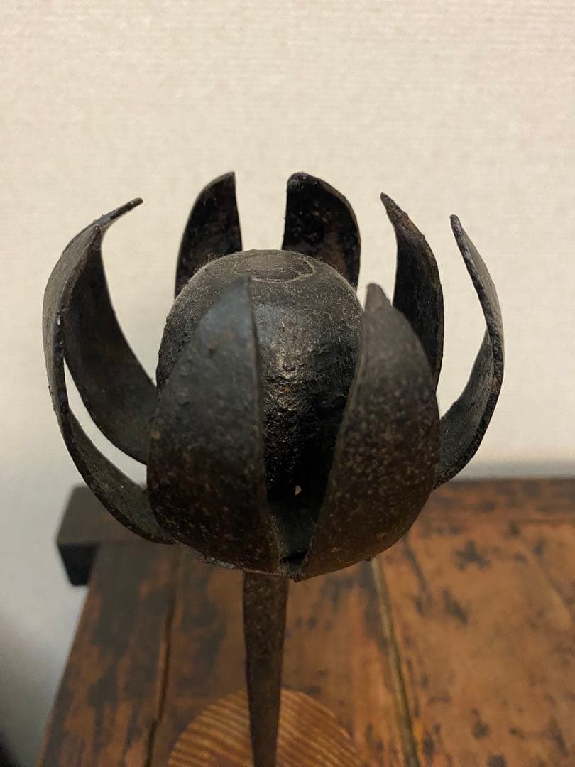 李朝工芸　鉄製オブジェ（蓮花）