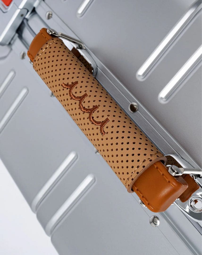 ムータマリン　シルバー アルミニウム キャリーケース