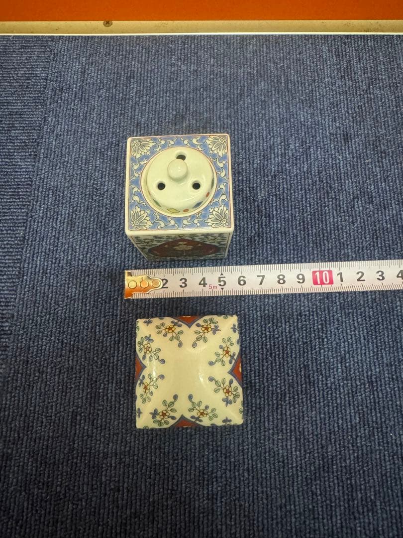 1660 有田焼 徳幸窯　角徳　『草花文角香炉と角香合 同柄揃』