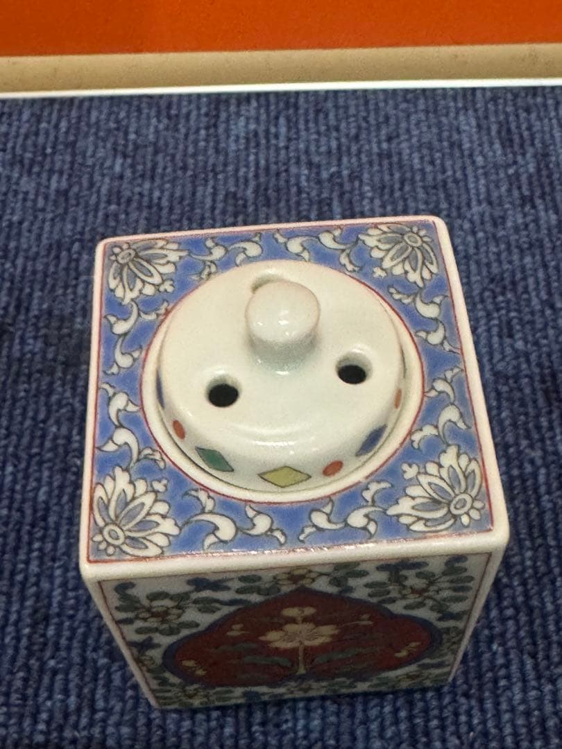 1660 有田焼 徳幸窯　角徳　『草花文角香炉と角香合 同柄揃』