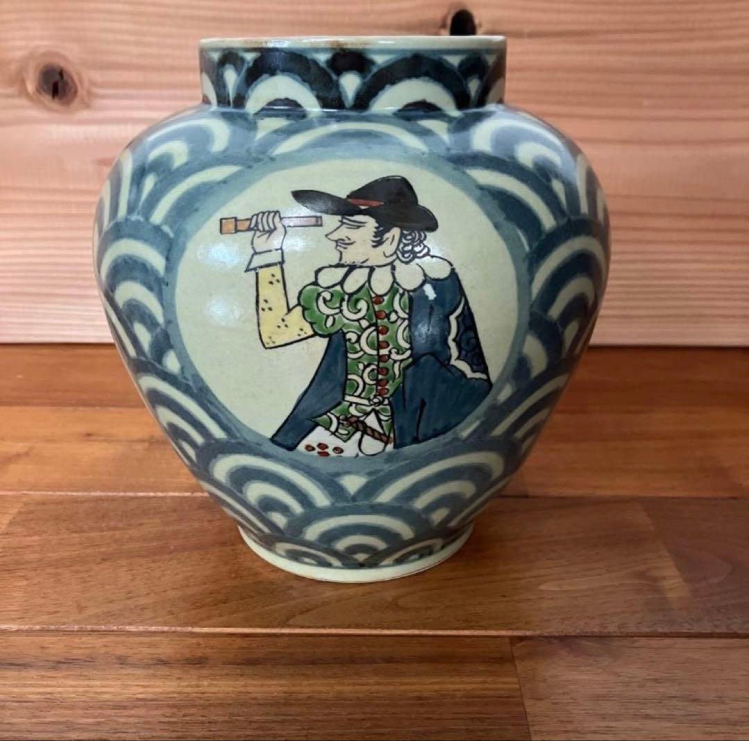 円左エ門 有田焼 南蛮人図 青海波 壺 花瓶 古伊万里様式 高さ19cm