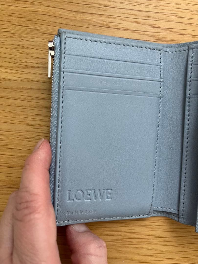 LOEWEアナグラム バーティカル ウォレット スモール（ペブルグレインカーフ）