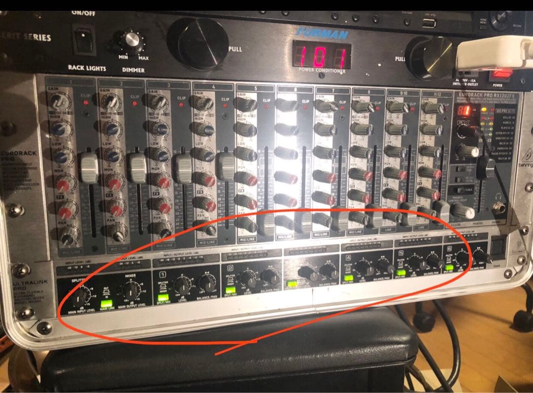 BEHRINGER MX882 スプリッター / ミキサー