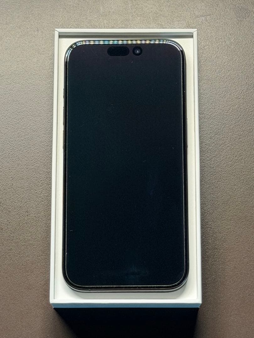 【美品】iPhone 15 Pro ブラックチタニウム256 GB SIMフリー