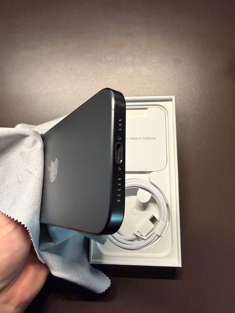 【美品】iPhone 15 Pro ブラックチタニウム256 GB SIMフリー