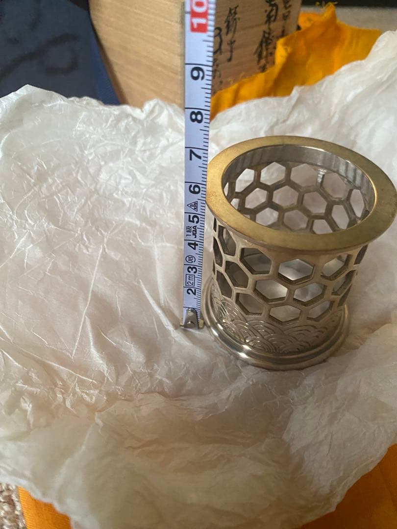 南鐐　亀甲透　青海波紋　蓋置　鋳師　金森紹栄氏作　共箱入