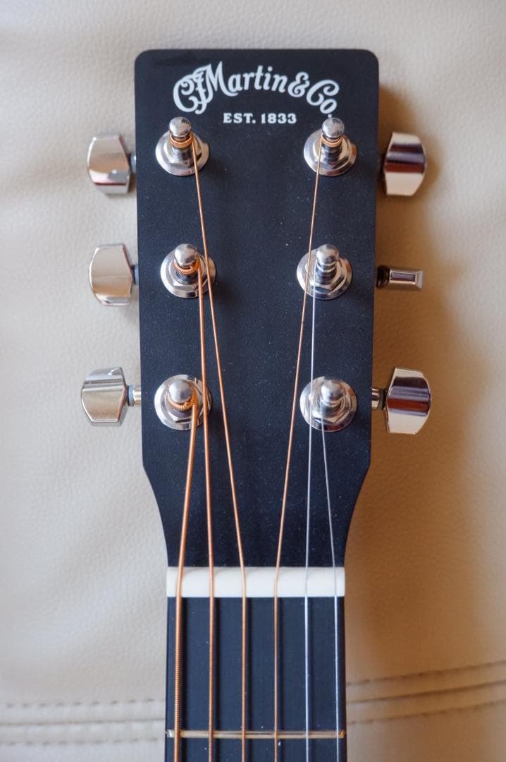 マーチンのエレアコ　Martin 000CJR-10E Natural