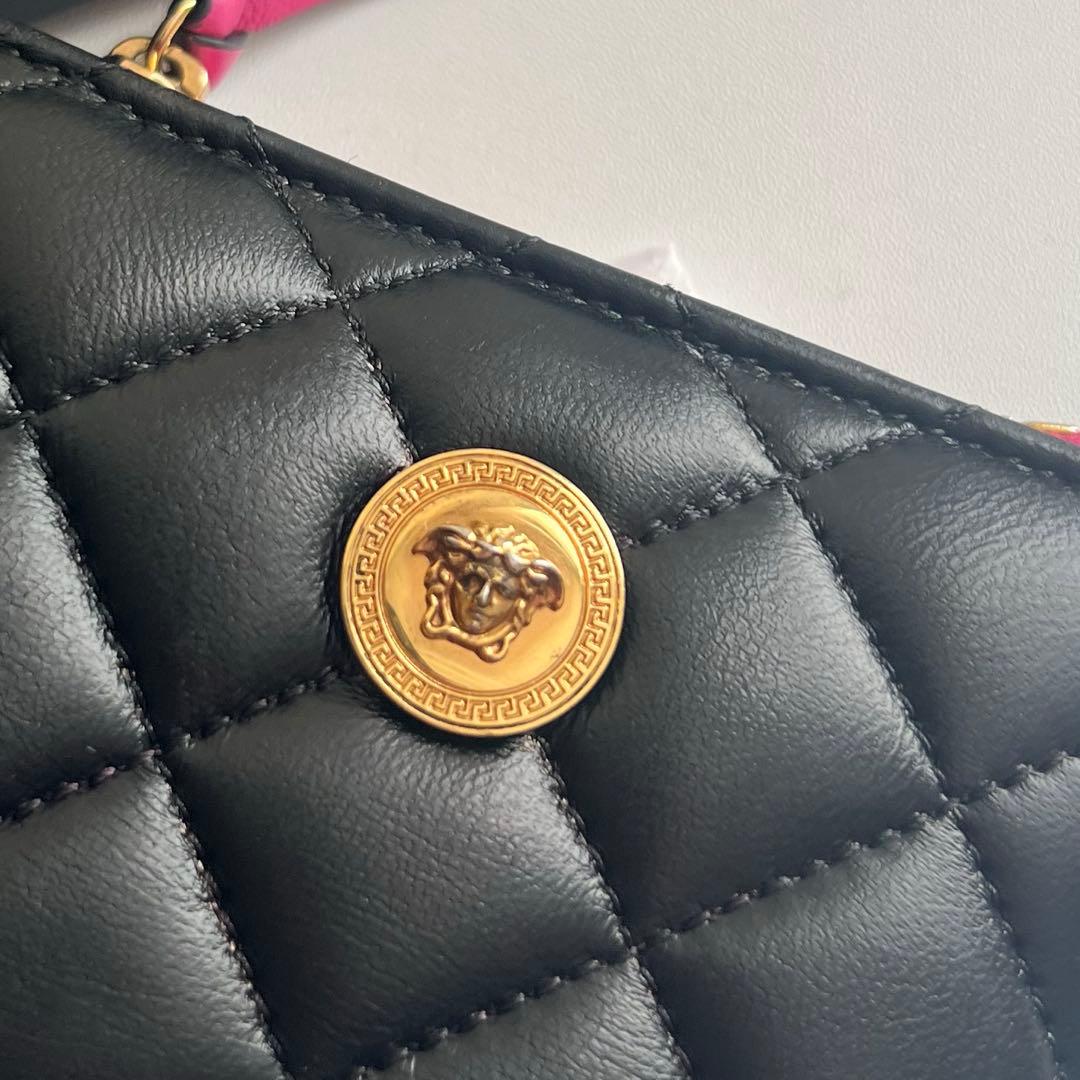 31 極上美品 VERSACE ヴェルサーチ 2つ折り財布