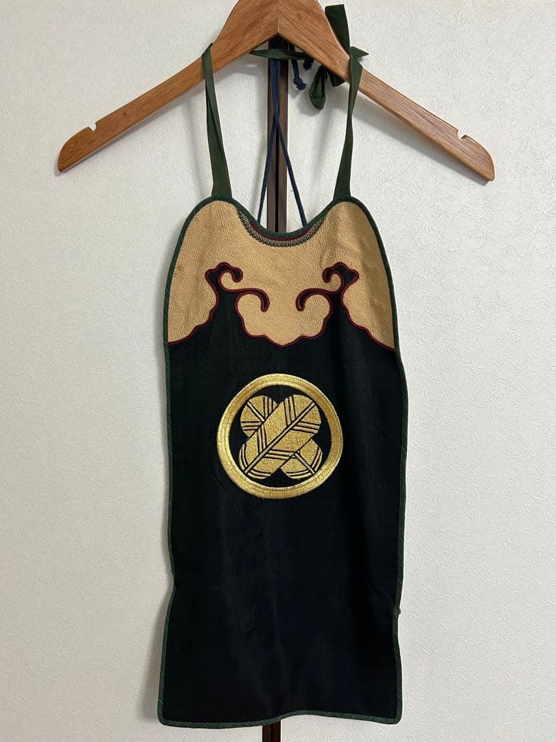 丸に違い鷹の羽紋　胸当て