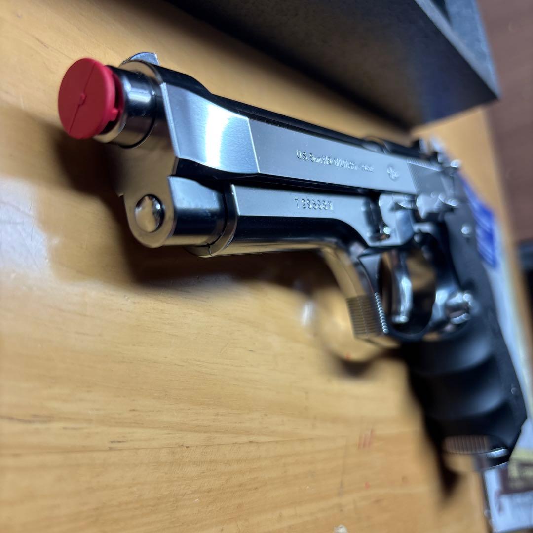 東京マルイ M92F クロムステンレス ガスガン　予備マガジン一個付属