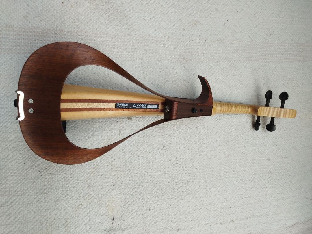 虎杢YEV104 エレクトリックバイオリン 4弦 ハードケース、弓と肩当てセット