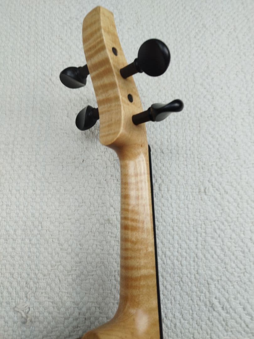 虎杢YEV104 エレクトリックバイオリン 4弦 ハードケース、弓と肩当てセット