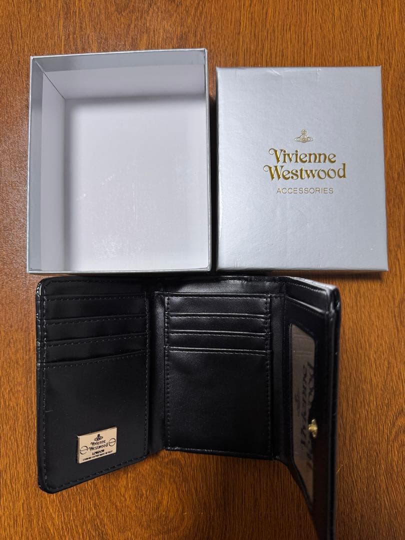 Vivienne Westwood ブラック三つ折り財布 h1
