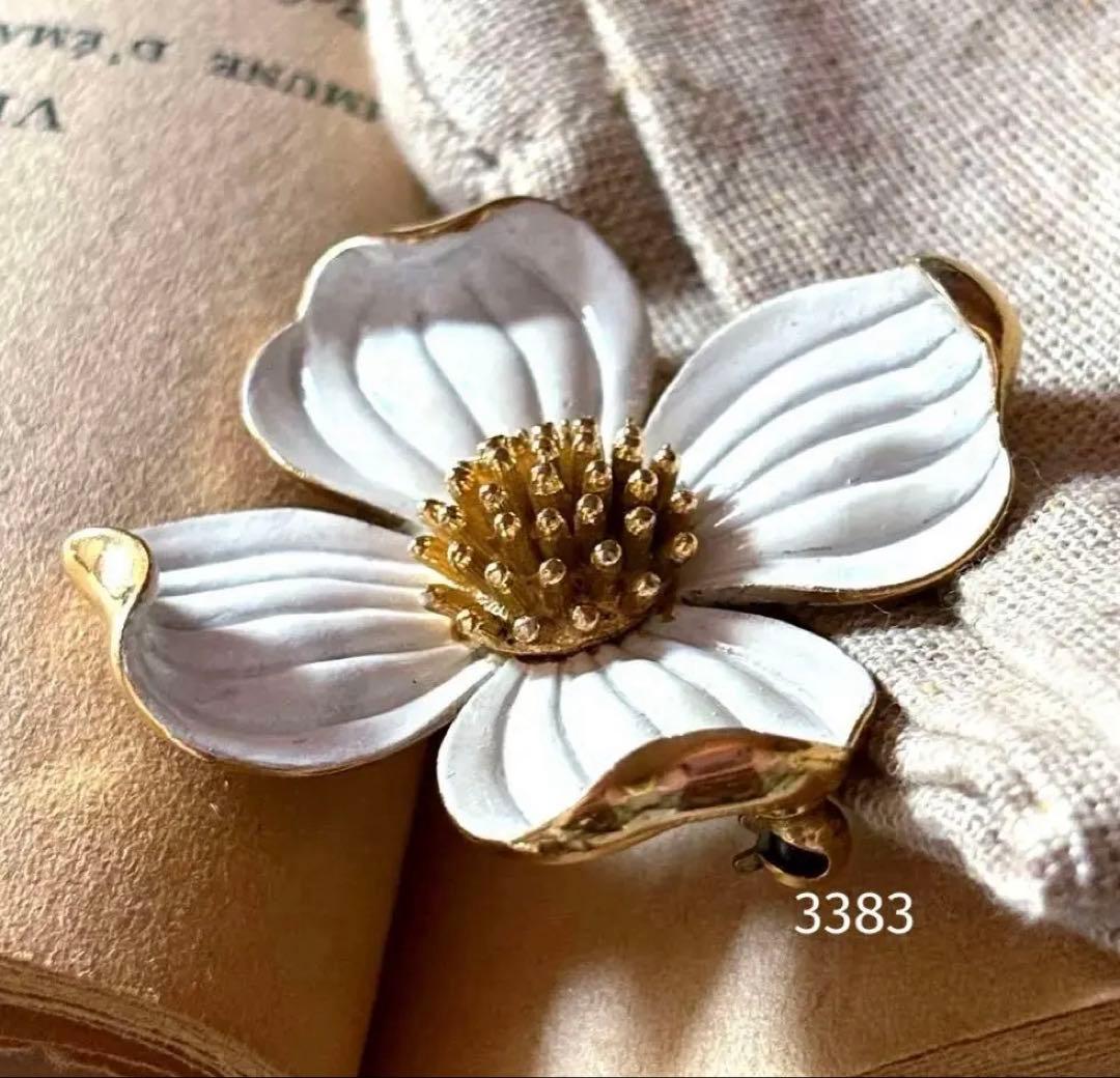 ★光と風★3383☆クラウントリファリ/ハナミズキブローチ他2点