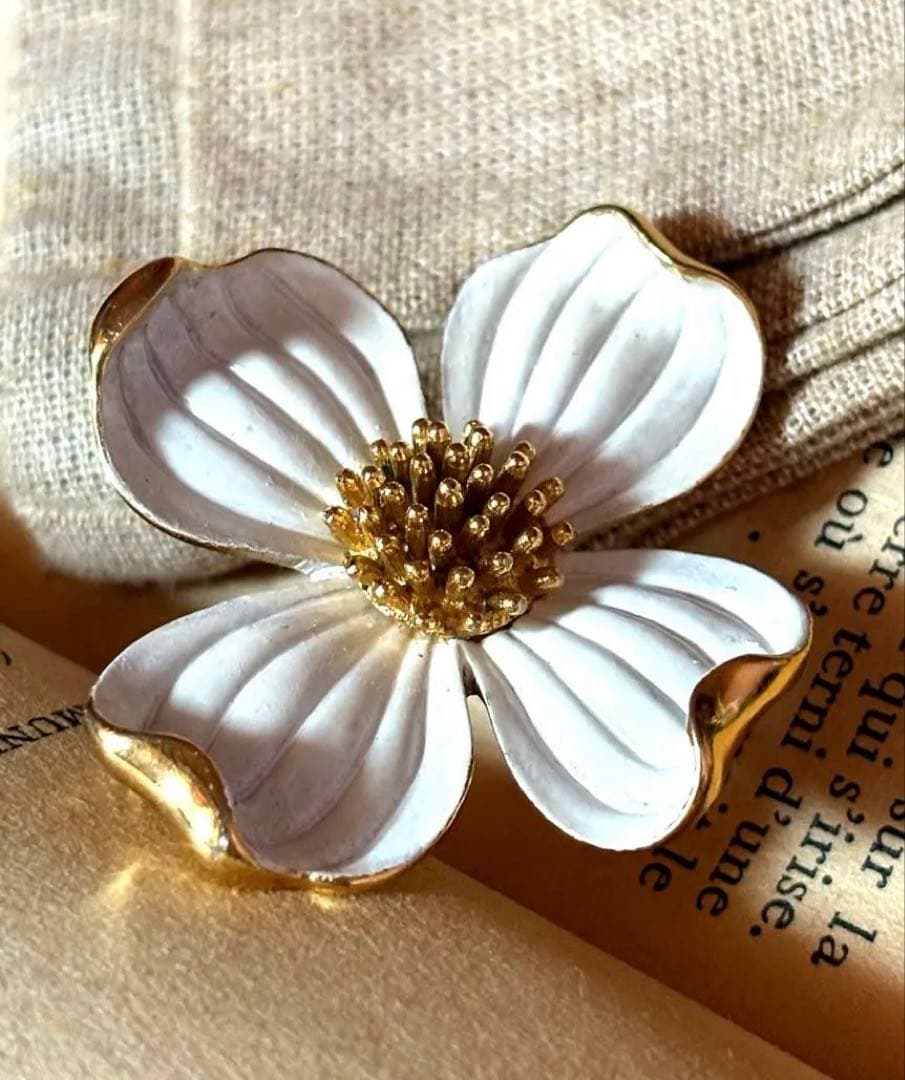 ★光と風★3383☆クラウントリファリ/ハナミズキブローチ他2点