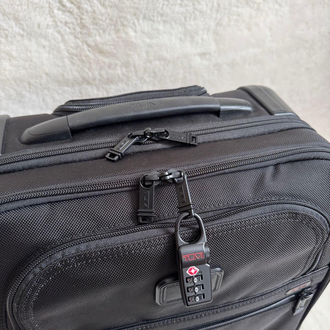 美品　TUMI コンパクト　4ウィール　キャリーケース　黒　出張　ビジネス