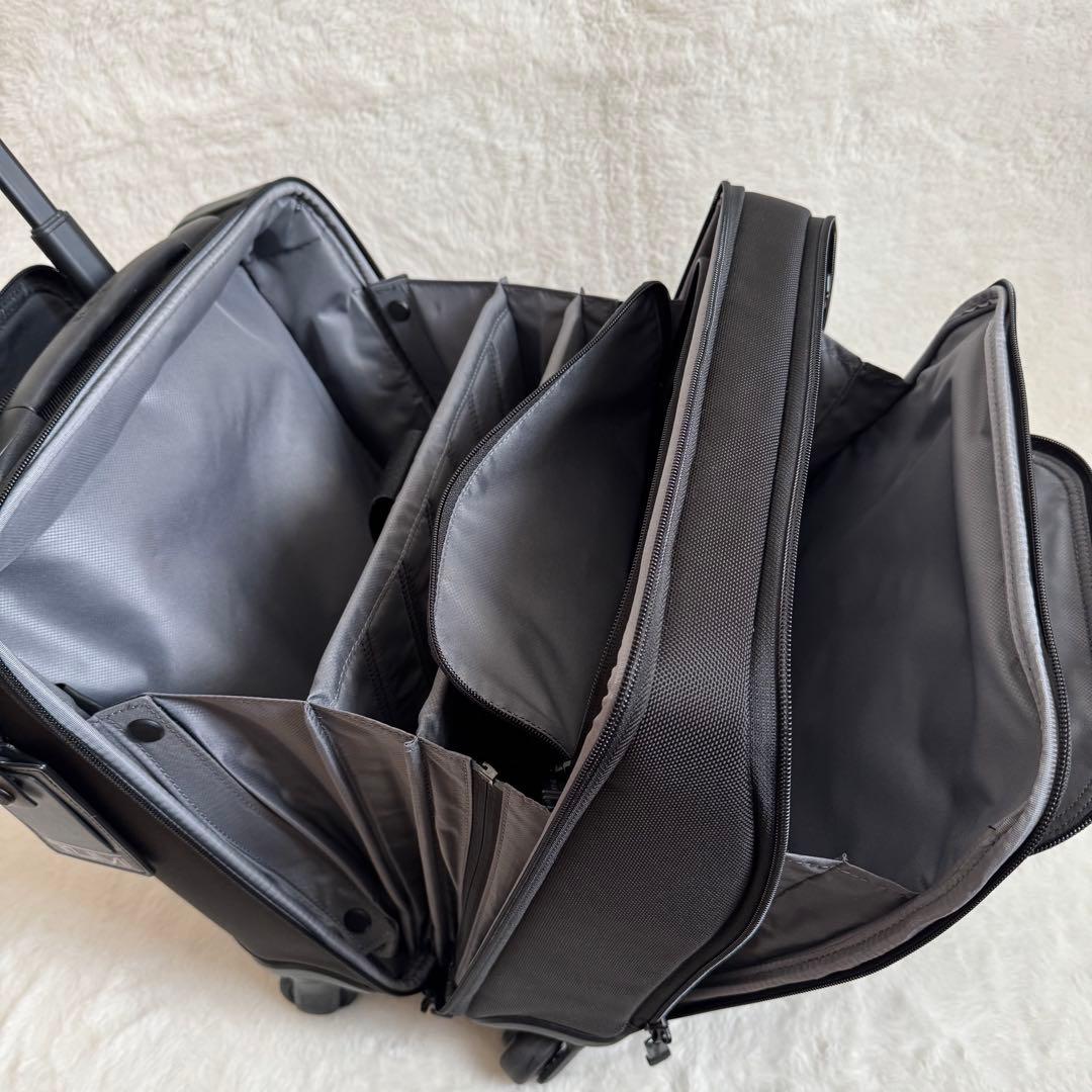 美品　TUMI コンパクト　4ウィール　キャリーケース　黒　出張　ビジネス