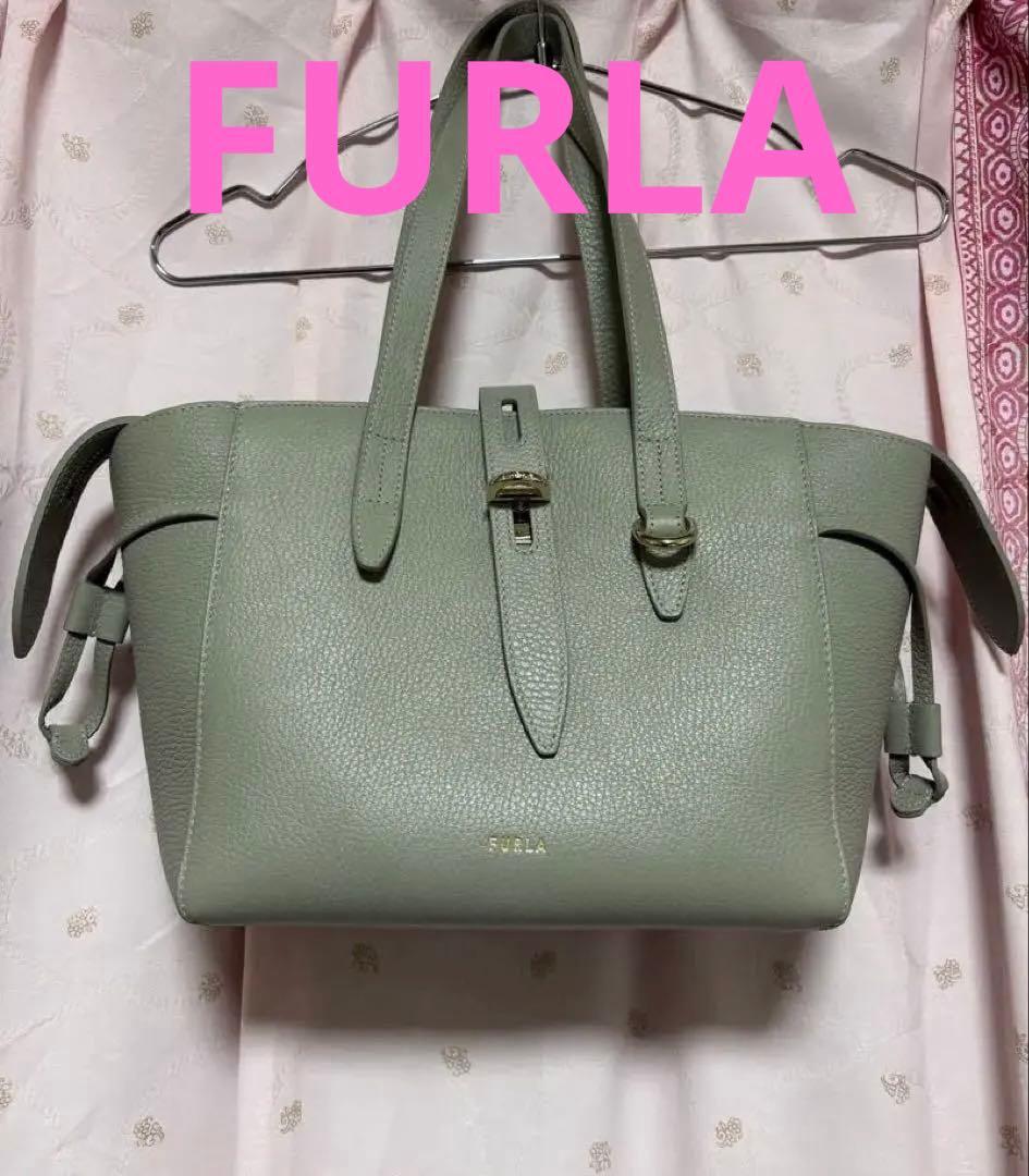 FURLA ベージュグレー レザー ショルダーバッグ