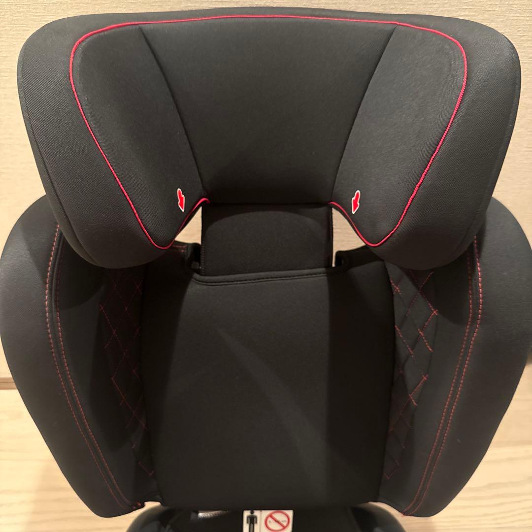 Audi ジュニアシート 黒 赤