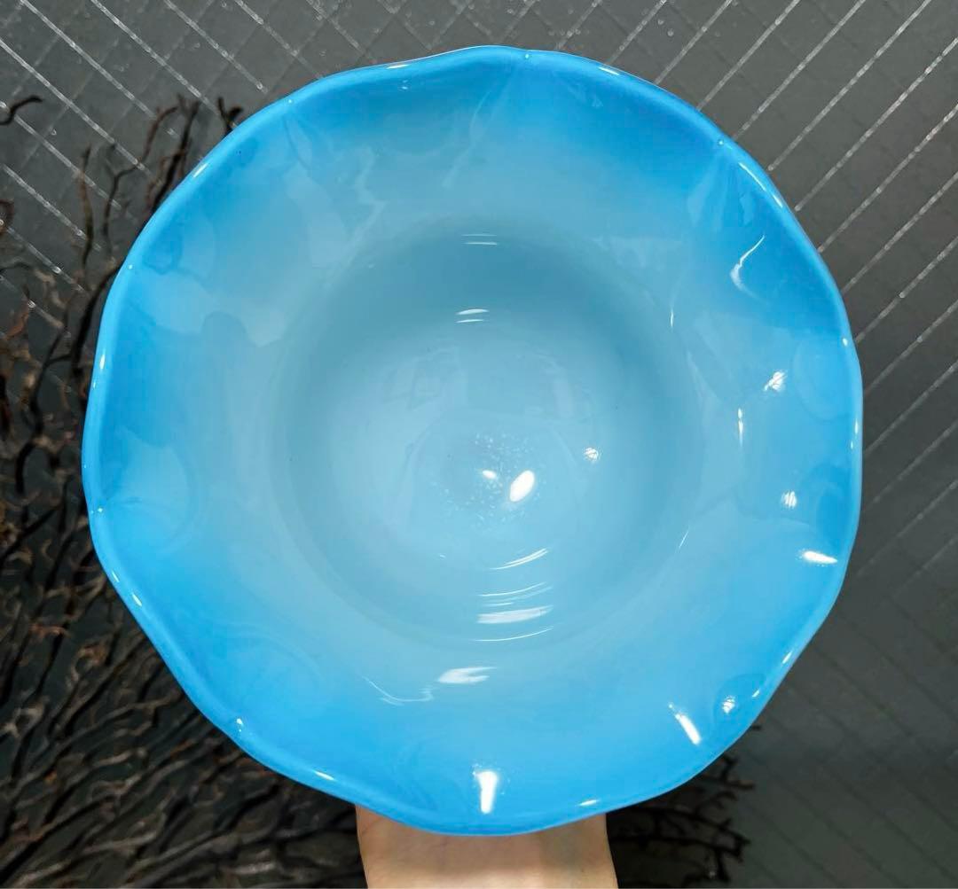 骨董　時代　２色バイカラーフリル 乳白色ガラス　水色　脚付コンポート　菓子器