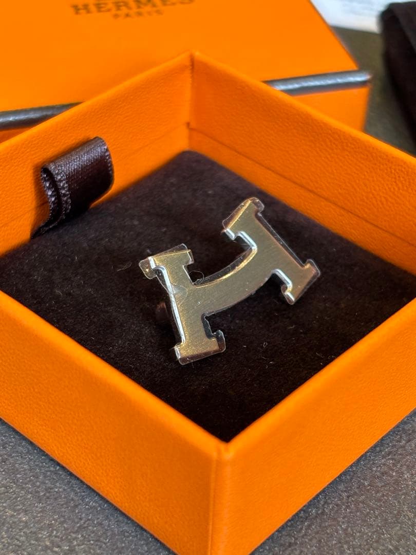 HERMES⭐︎エルメス 未使用　Hスマイル　ブローチ