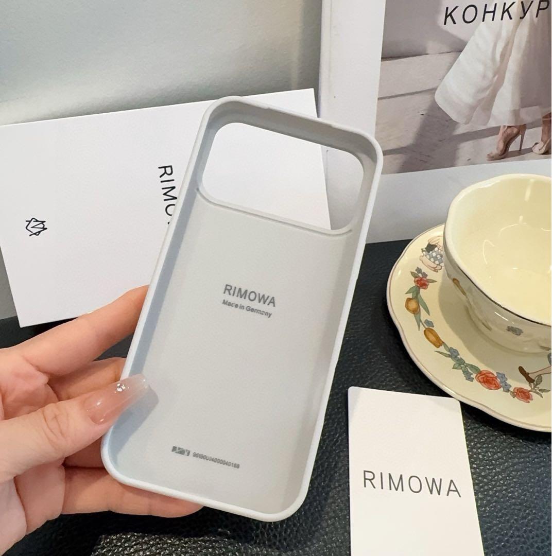RIMOWA リブデザイン iPhone 17 proケース シルバー系