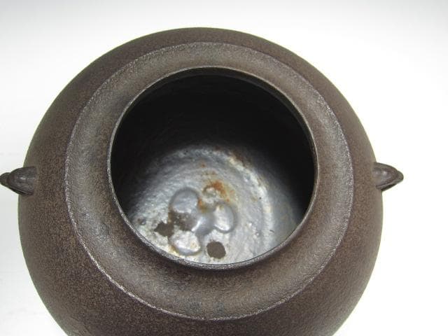 【セール】☆　大徳寺　細合喝堂　自筆釜　かわいらしい形の釜です☆y244