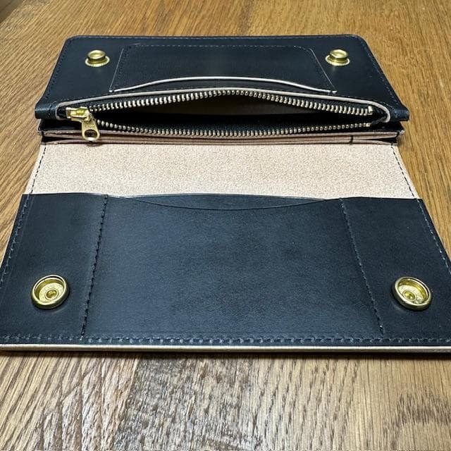 タツタツ　ロングトラッカーウォレット　丘染め茶芯ブラック　シルバー