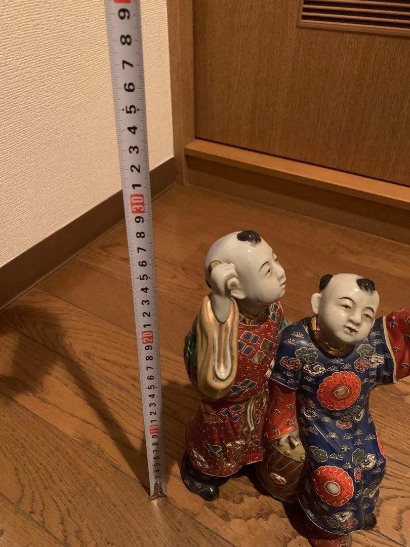 伝統的な日本の陶器人形　九谷焼