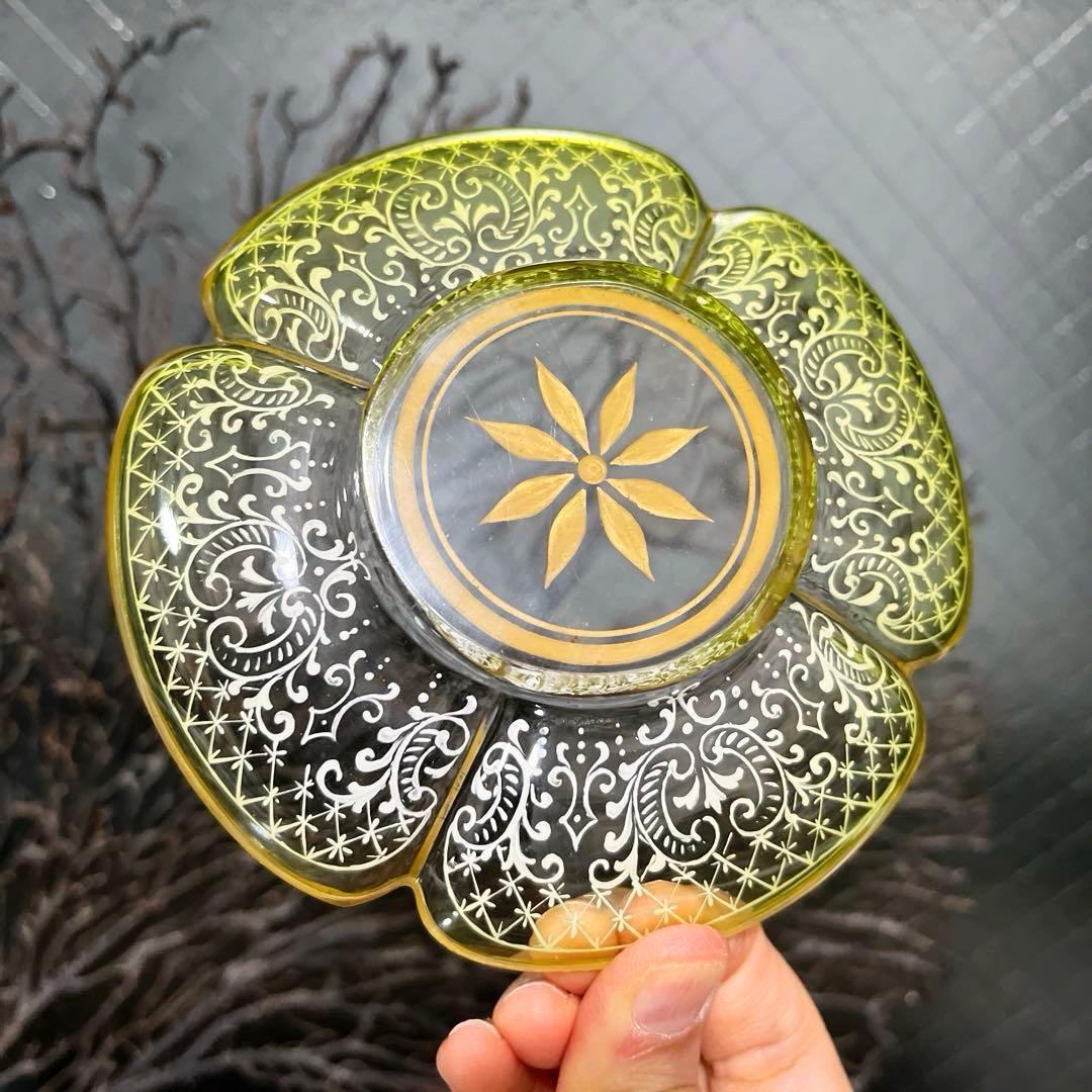 骨董　時代ガラス　精密エナメル絵付け　金彩　四葉型　ウランガラス　プレート１客