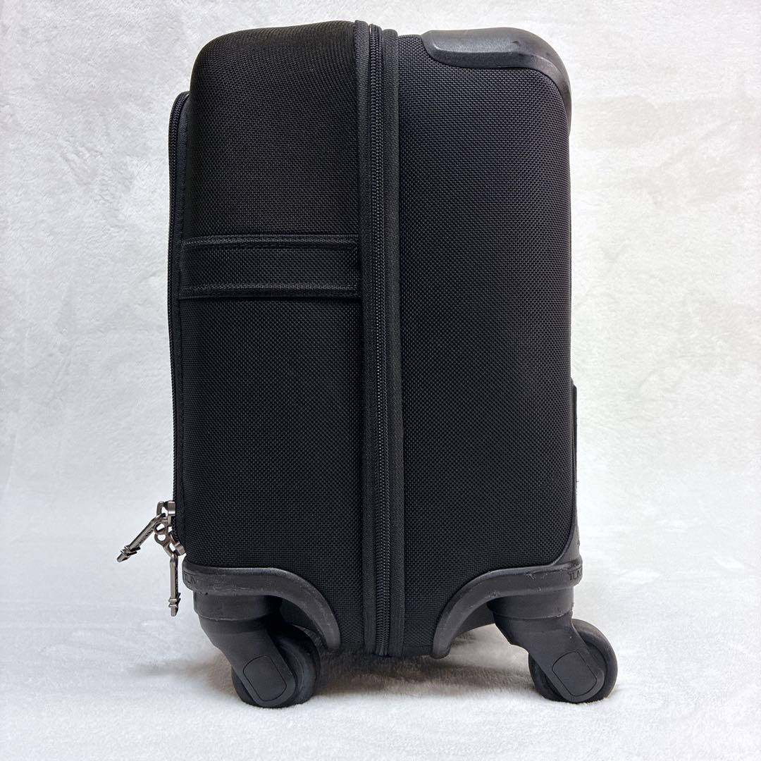 TUMI トゥミ 4輪　スーツケース 機内持ち込み可　ビジネスキャリー　ブラック