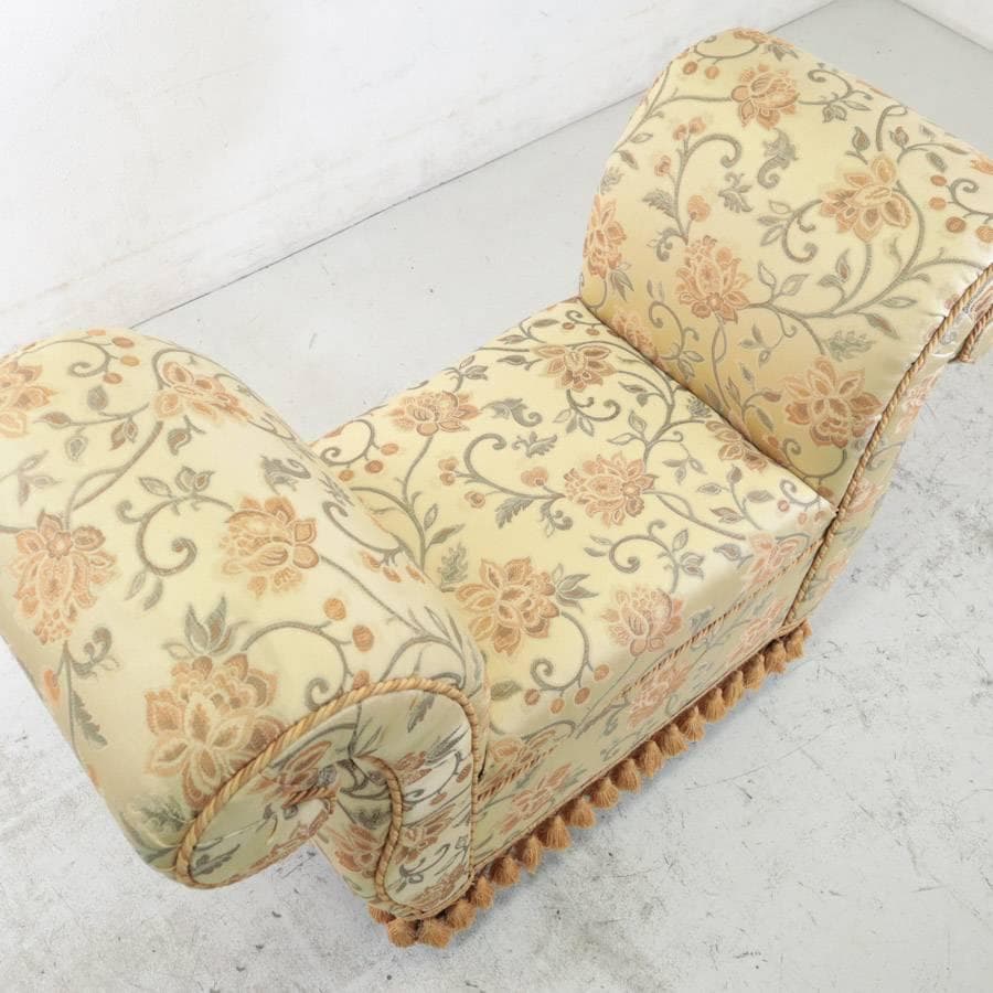 アメリカ製 クラシカル家具 肘付きスツール フリンジ付き 花柄生地 高級家具