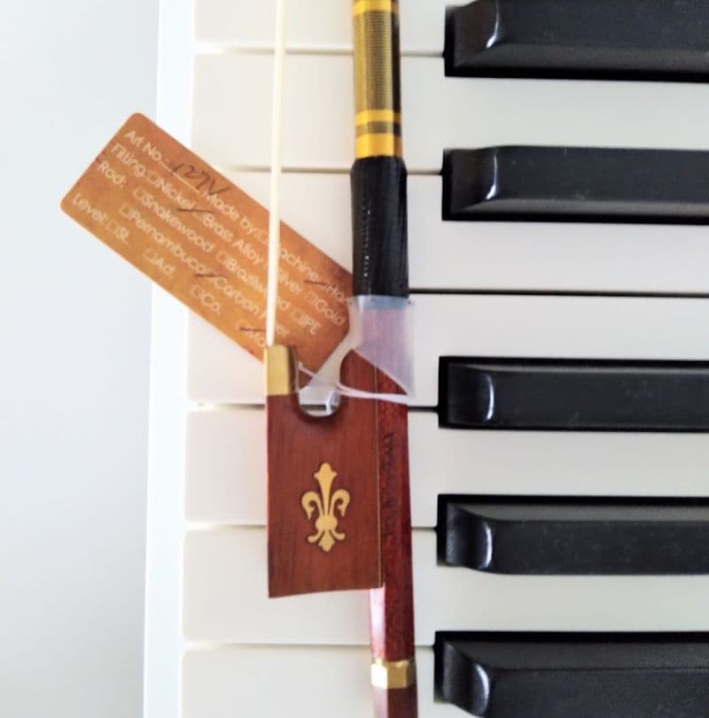 バイオリン弓 4/4サイズ　VingoBow カーボン フェルナンブコ　ほぼ新品