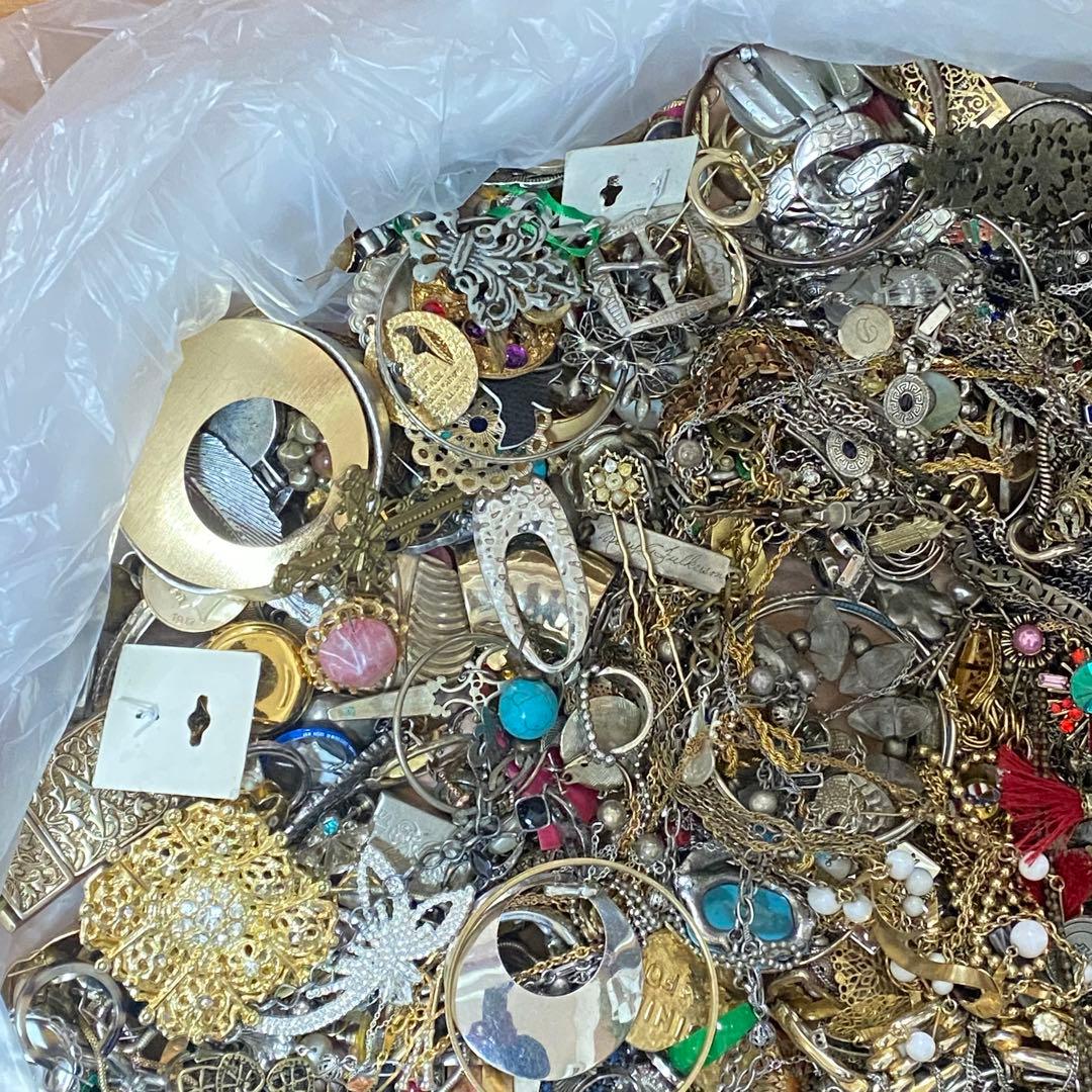 大量　まとめ売り　ジャンク　未選別　アクセサリー色々⑪　約9.7㎏　ネックレス他