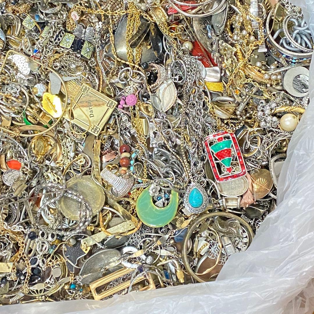 大量　まとめ売り　ジャンク　未選別　アクセサリー色々⑪　約9.7㎏　ネックレス他