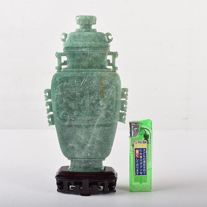 中国　玉石翡翠彫刻　飾壷　約530g　唐木台付　D　R8759