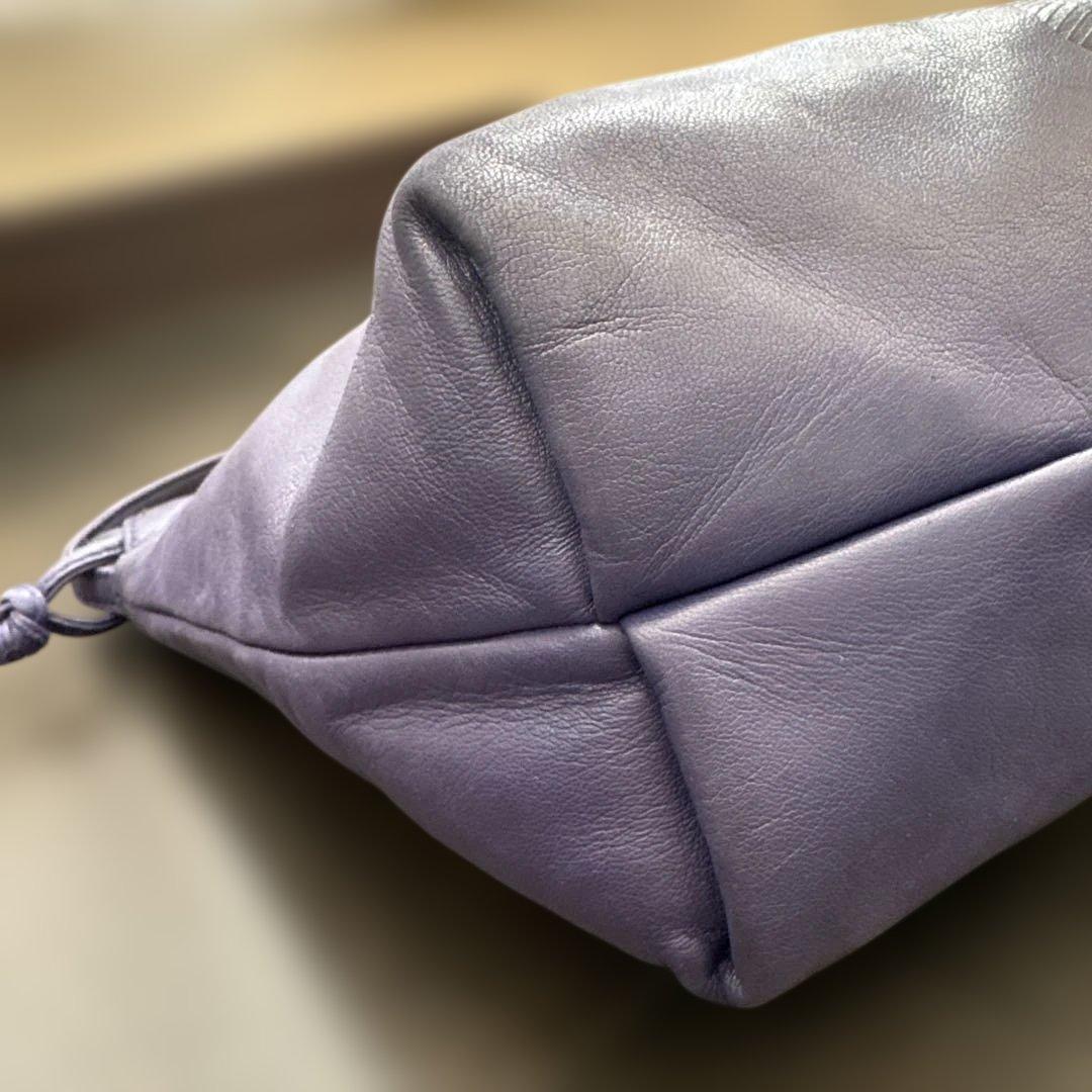 美品● ロエベ ショルダーバッグ 巾着 アナグラム ロゴ 紫レザー