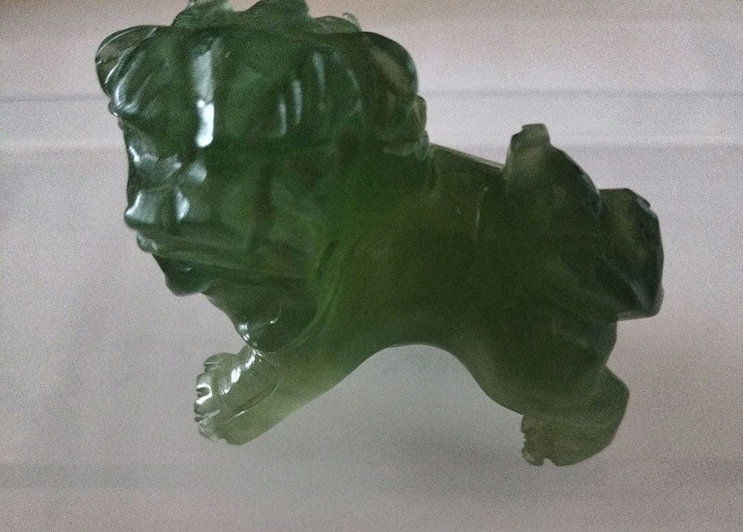 天然石　翡翠　獅子　 置物