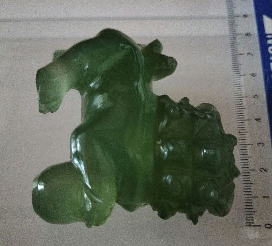 天然石　翡翠　獅子　 置物